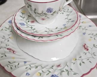 Johnson Brothers dining set, large lot