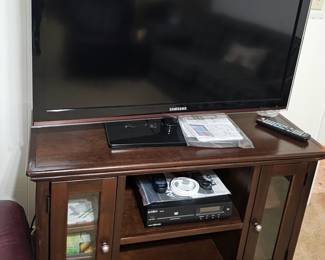 entertainment console and flatscreen