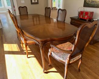Dining Table w/ 2 Leaves and 6 Chairs