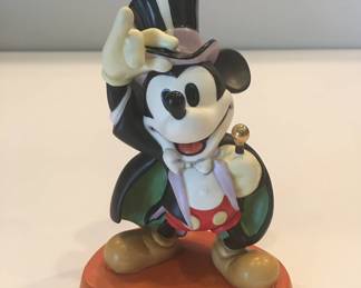#72 - #73 - 38.00 - Walt Disney Magician Mickey "On With the Show" 1997 Membership sculpture (2 each)
