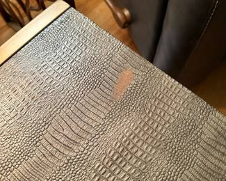 #24 - $140.00 - Two nesting tables 24Wx20Dx24T