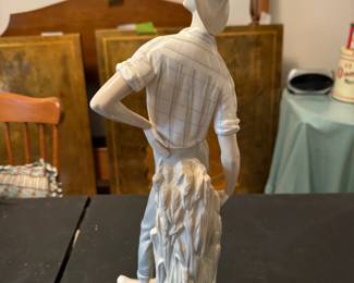 #16	$100 	Lladro Man Standing - No Box
