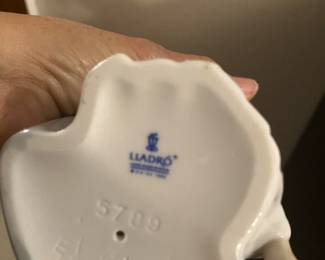 #89 - $42 Lladro "The Flirt"