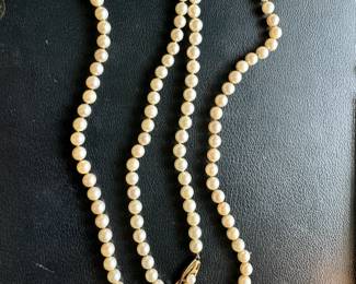 #121 - $400 - Mikomoto pearls with 14kt gold clasp & mono M 30"L - Condition : vintage - light luster