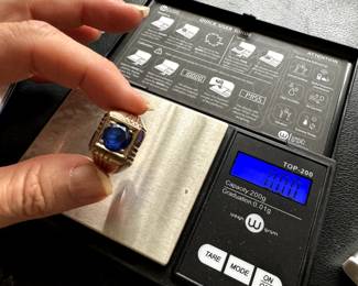 #114 - $305 - 14kt gold graduation ring size 11 - Art deco style- blue