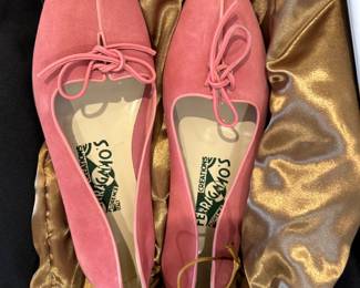#156 - $60 Ferregamo shoes size 7 