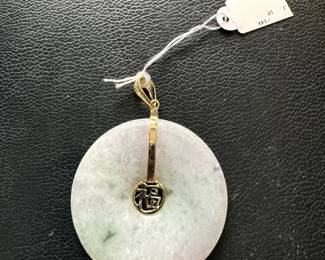 #117 - $70-14kt gold mounted jade pendant round 1 1/2"