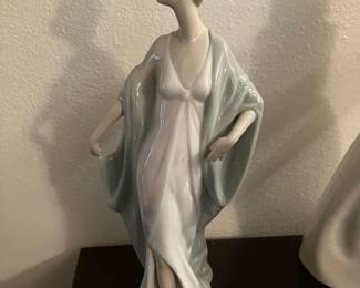 #90 - $42 Lladro "Sophisticate"