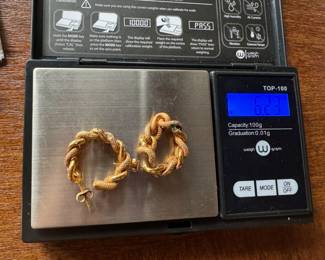 #110- $155 - 14 kt gold hoops chain link 1"W