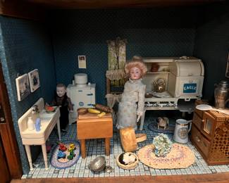 Dollhouse furniture