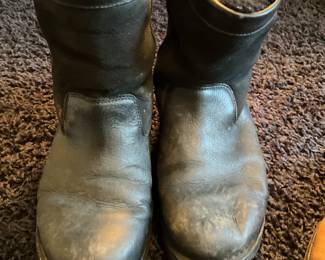 Men’s , Uggs shoes, size 10