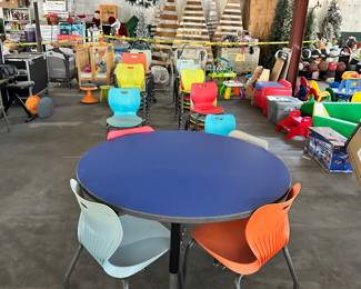 10 available tables with chairs 