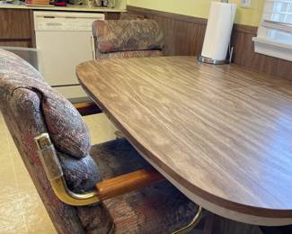 Kitchen table with 2 extensions and 4 chairs