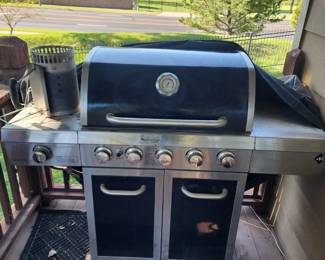 Weber grill, needs a good cleaning 