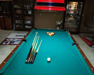 Brunswick Certified Pooltable with 2 racks, 4 sticks a set of balls and a brush and a cover immaculate condition!!!