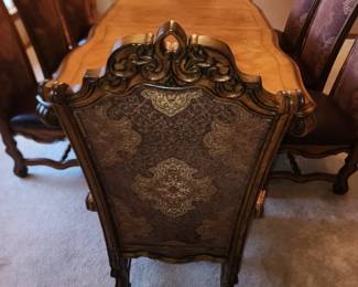 Haverty's Dining Room Table 