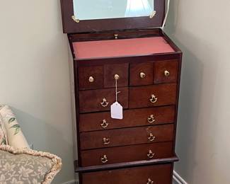 Jewelry chest