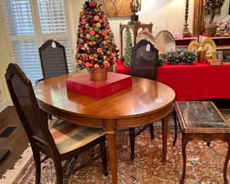 Dining table with three leaves