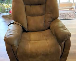 Flexsteel Arlo Fabric Power Recliner With Power Headrests & Lumbar, 42" X 36" X 39"