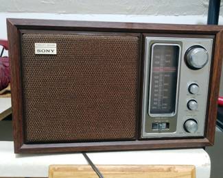 Sony AM/FM Transistor Radio Model ICF-9650W, 9" x 14.5" x 6"
