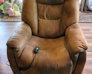 Flexsteel Arlo Fabric Power Recliner With Power Headrests & Lumbar, 42" X 36" X 39"