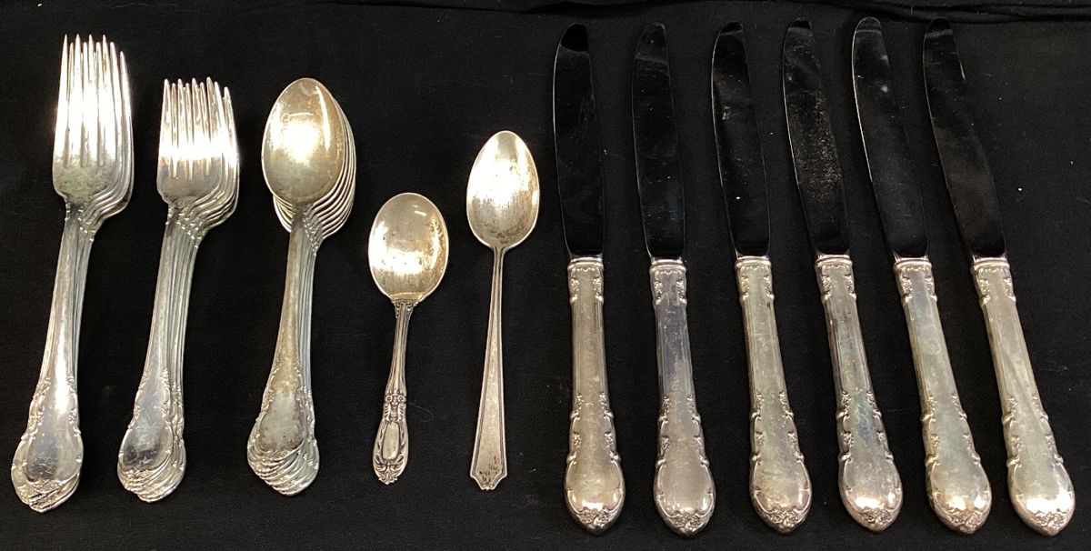 STERLING SILVER LUNT FLATWARE SET, 850.4 GRAMS MODERN VICTORIAN PATTERN & J.S CO. SPOON,