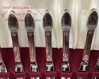 1847 ROGER BROS ‘’FIRST LOVE’’ SILVER PLATE FLATWARE