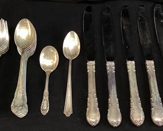 STERLING SILVER LUNT FLATWARE SET, 850.4 GRAMS MODERN VICTORIAN PATTERN & J.S CO. SPOON,