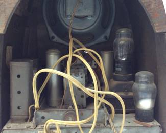 ANTIQUE PHILCO RADIO