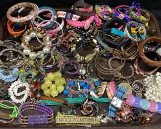 ASSORTED COSTUME BRACELETS