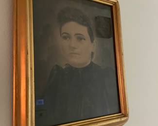 much vintage wall decor