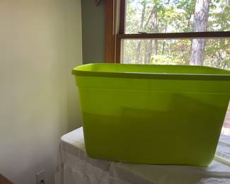 this is full of costume jewelry!!