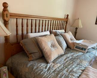 king bed, nice mattress & linens