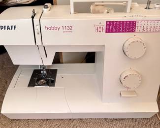 PFAFF Sewing Nachine w/pedal & cover