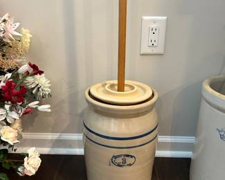 ANTIQUE BUTTER CHURN WITH DASHER.