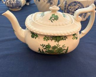 WONDERFUL TEAPOTS IN GREAT CONDITION.  MOST OF THESE TEAPOTS ARE ENGLISH.  SADLER, GIBSON, SPODE, ETC.