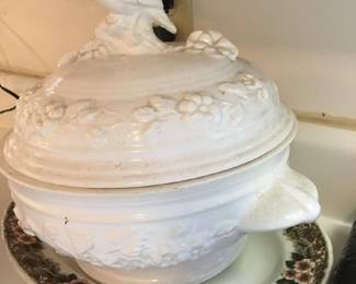 Frutuoso & Frutuoso Portugal Bird Lid Embossed Vegetable Server