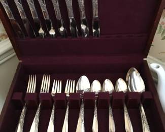 Oneida Community Queen Bess II Tudor Silverplate flatware