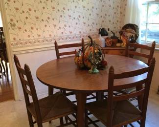 kitchen table w/4 chairs