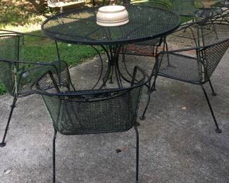 wrought iron table w/4 chairs