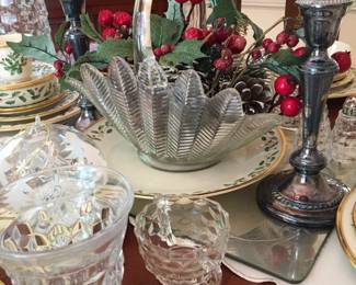 LE Smith Glass Feather pattern basket