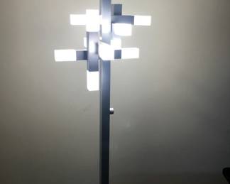 FLOOR LAMP MISSING ONE CUBE