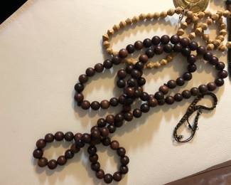 WOODEN NECKLACE