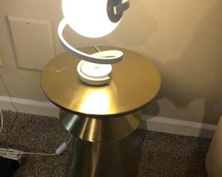 PAIR OF LAMPS AND TABLES