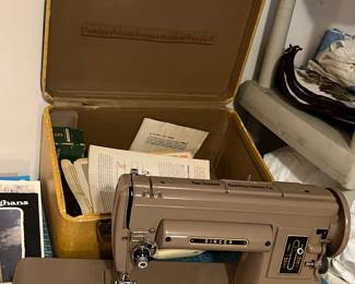 Vintage singer, portable sewing machine with case