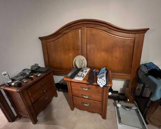 Bassett king size headboard with frame