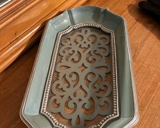 DRESSER TRAY