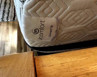 $2300 
TOP QUALITY LIBERTY FURNITURE - HARBOR VIEW - 5 PC KING SIZE BEDROOM SET 
INCLUDING KING SLEIGH BED, MATTRESS BY SERTA ICOMFORT SAVANT III, DRESSER WITH MIRROR, CHEST OF DRAWERS AND 2 NIGHTSTANDS.  BEAUTIFUL SET!!

NORMAL AVERAGE WEAR. SLIGHT SMALL STAIN ON MATTRESS 
** PLEASE MESSAGE or CALL FOR ADDITIONAL PHOTOS, CONDITION & PAYMENT OPTIONS 817-851-4177
