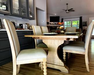 $850 FOR IMMEDIATE PURCHASE! 
LIBERTY FURNITURE HARBOR VIEW TRESTLE DINING TABLE WITH 6 CHAIRS & 2 LEAFS.
** PLEASE MESSAGE or CALL FOR ADDITIONAL PHOTOS, CONDITION & PAYMENT OPTIONS 817-851-4177