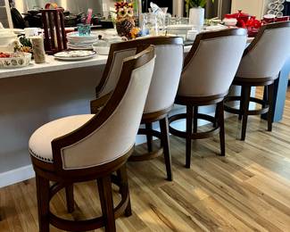 $600 SET OF 4
LIBERTY FURNITURE SET CHARLESTON BARSTOOLS 26" 
Normal usage wear
** PLEASE MESSAGE or CALL FOR ADDITIONAL PHOTOS, CONDITION & PAYMENT OPTIONS 817-851-4177